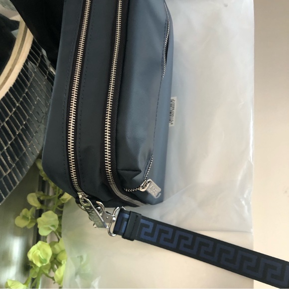 - Versace - Picture 9 of 13